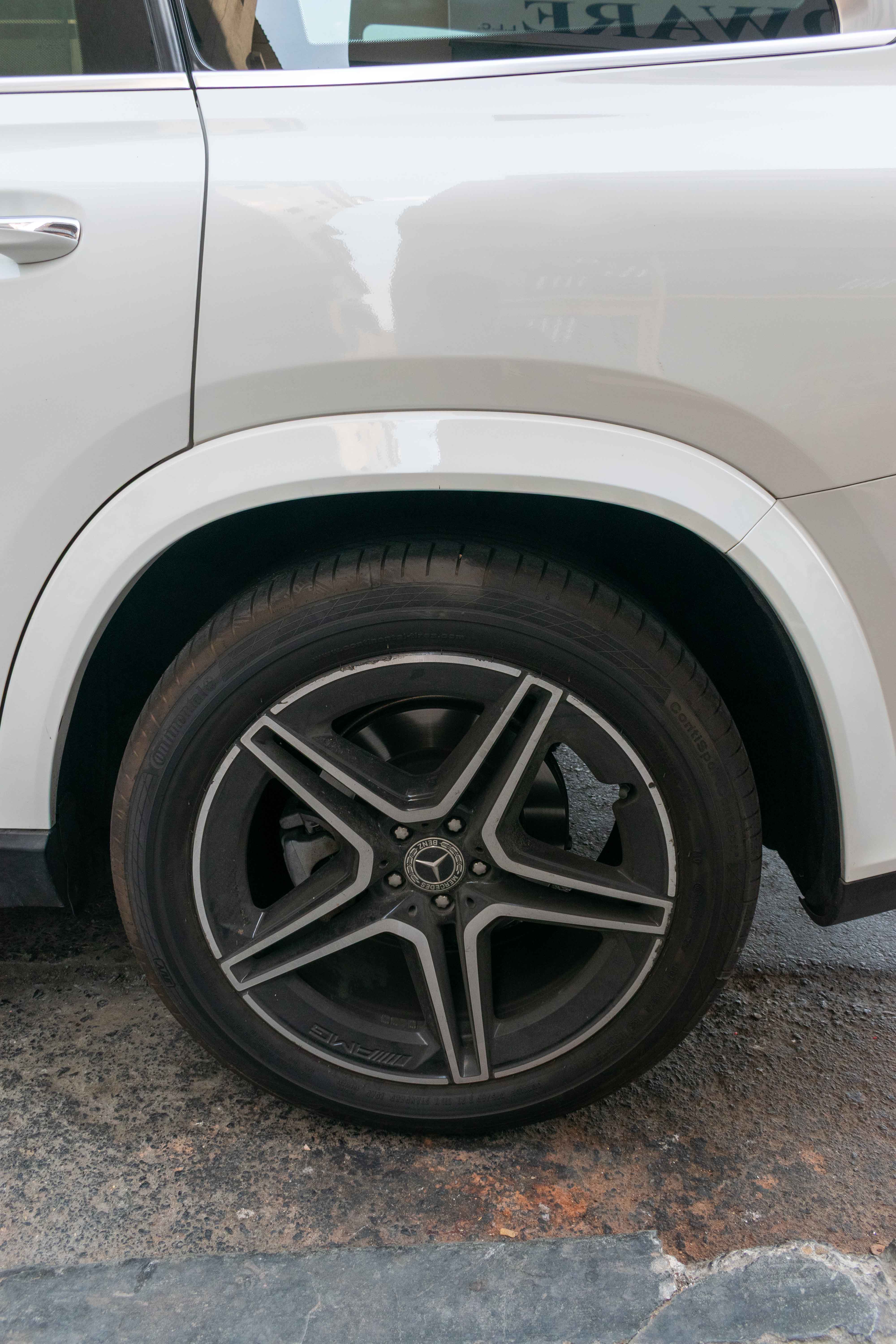 White Mercedes Benz GLS 450 4MATIC 2021